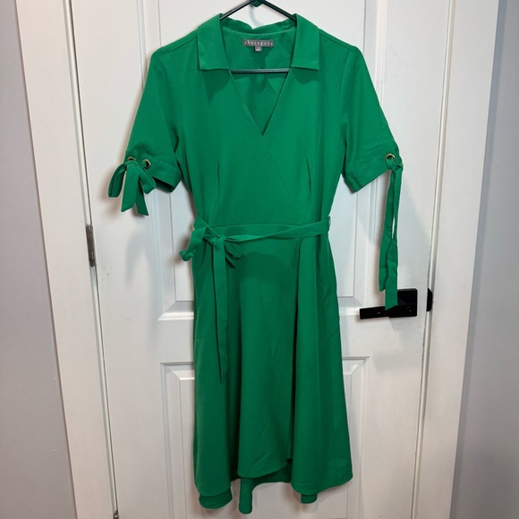 Sharagano Dresses & Skirts - Sharagano Vibrant Green Midi Dress with Tie Sleeves size 6